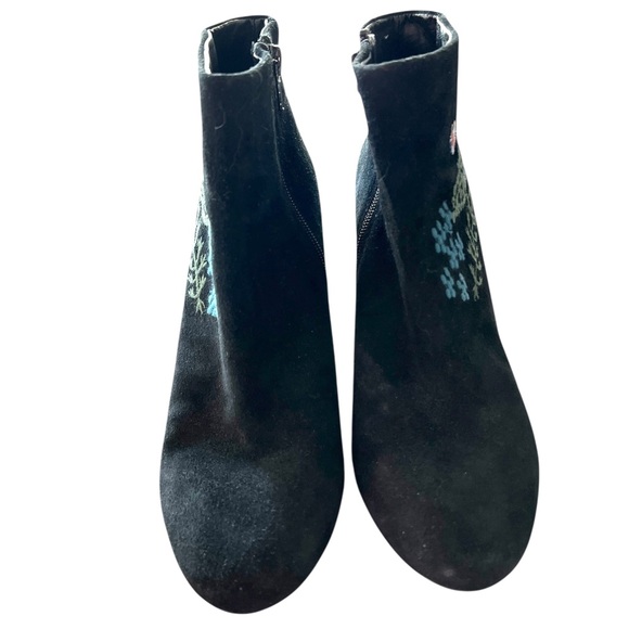 NANETTE LEPORE Beverly Black Suede Embroidered Short Boots Heels Size 8.5 - Picture 2 of 14